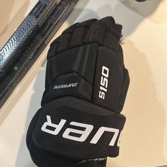 Bauer Supreme 150 Junior left handed only hockey glove size 12 - Picture 5 of 5